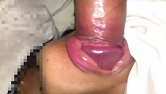 Eine 18-Jährige Asiatische Amateurin Gibt Einen Deepthroat-Blowjob Und Schluckt Sperma