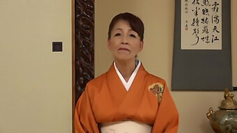 Japanische Milf Bekommt Einen Vorgeschmack Auf Ihre Eigene Medizin