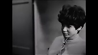 Vintage Ameriški Lezbični Film O Sestrski Ljubezni In Vibratorjih